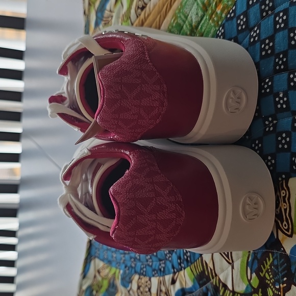 Michael Kors White and Red Women's Sneakers - Picture 4 of 6